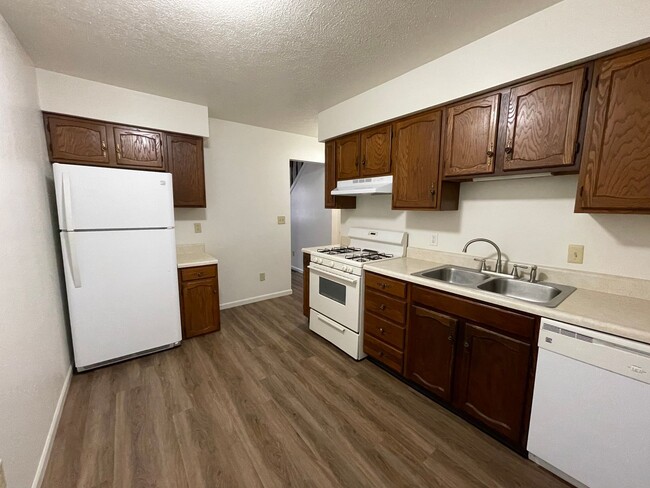 Building Photo - 521-F S Silverwood Lane