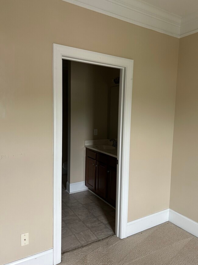 Master Bath - 400 Armour St