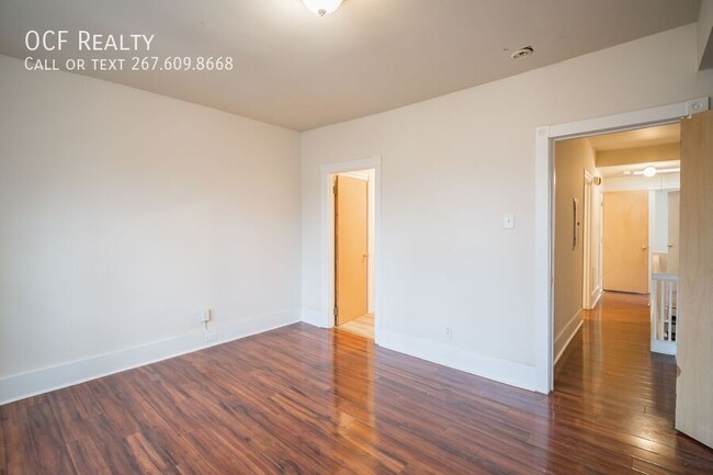 Building Photo - Spacious 1 Bed University City Apartment