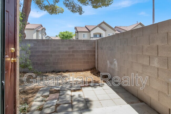Building Photo - 4312 Lynnann