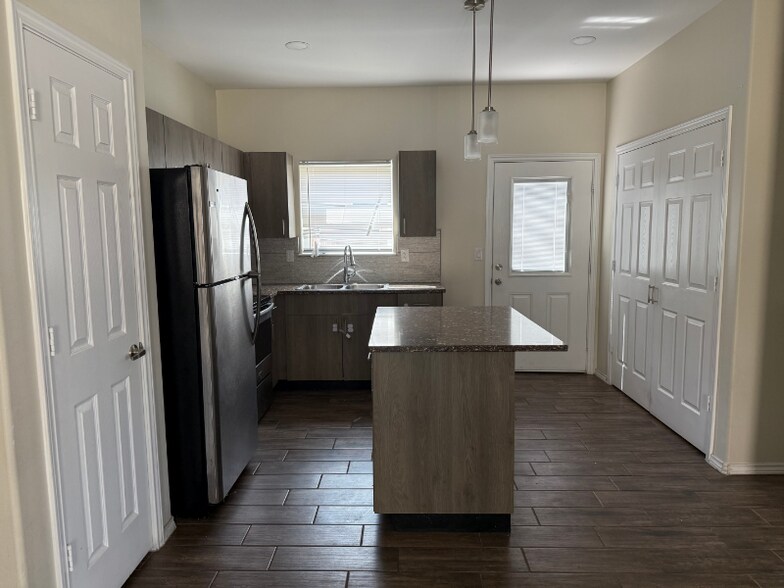 Building Photo - 1610 W Broome St