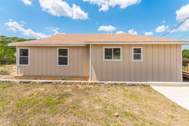 Building Photo - 21316 Crestmont