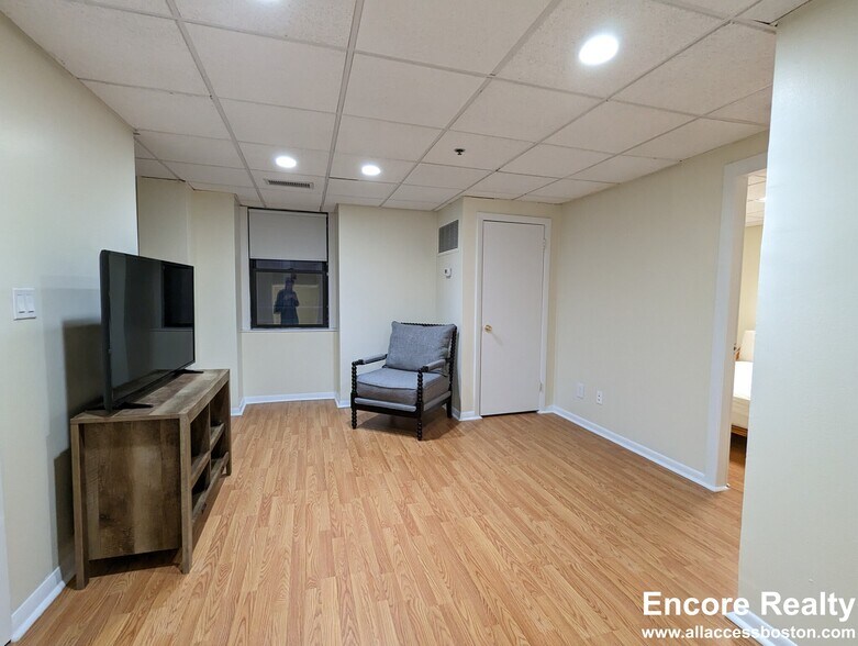 Building Photo - 62 Boylston St