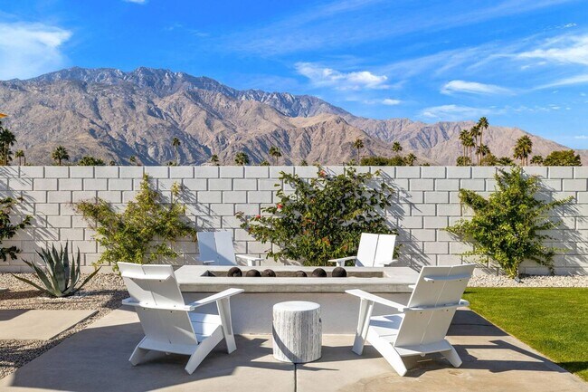 Building Photo - Casa del Sol- Modern Paradise w/ Pool and Casita (Monthly Only - No Long Term)