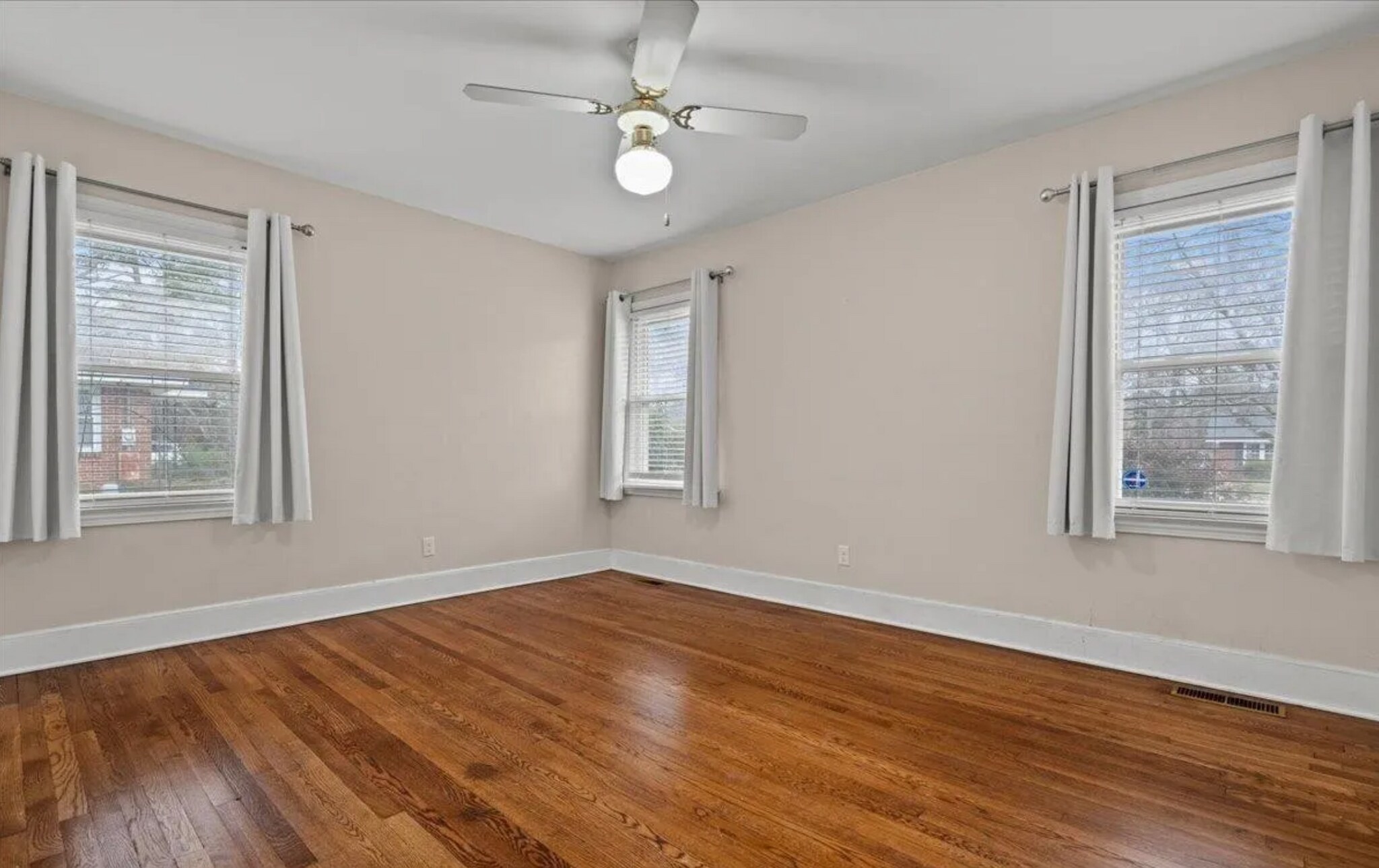 Large Bedroom - 1202 State Rd S-21-1470