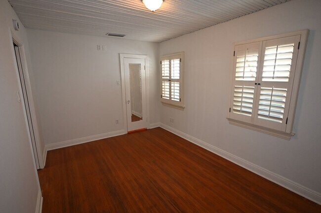 Building Photo - Beautiful 2 Bed 2 Bath Single Story House in Belmont Shore of Long Beach