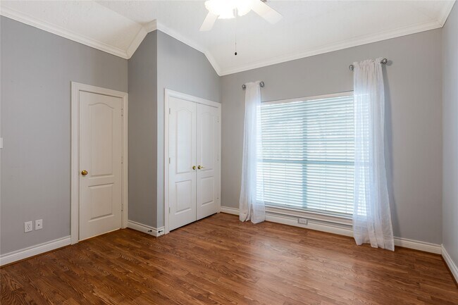 Building Photo - 60 Fairfield Dr