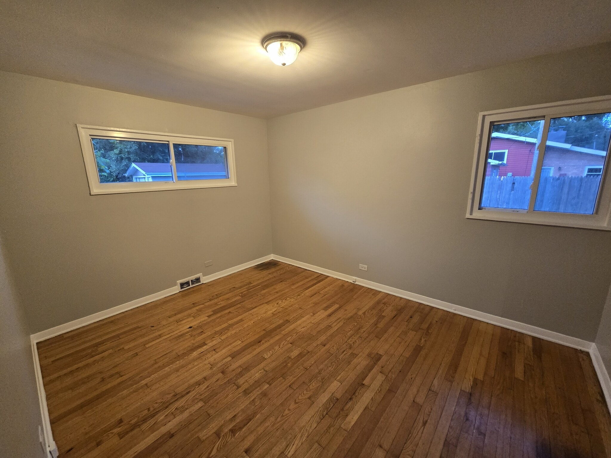 Building Photo - 15135 Woodlawn Ave