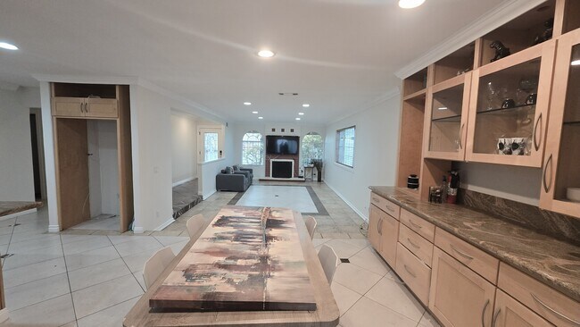 Building Photo - 2744 E Bennett Ave