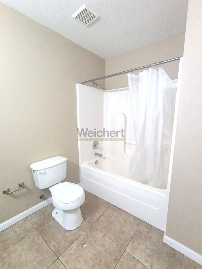 Building Photo - 3Bed/2Bath w/ fenced backyard