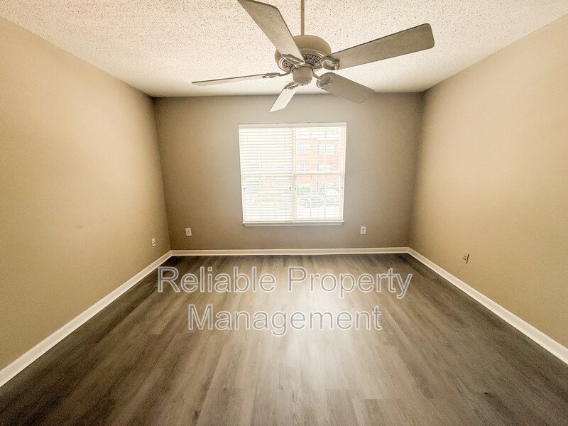 Building Photo - 1513 Kenmore Dr