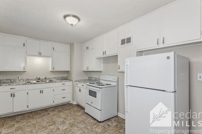 Building Photo - Remodeled Duplex Conveniently Located Near WSU! Section 8!