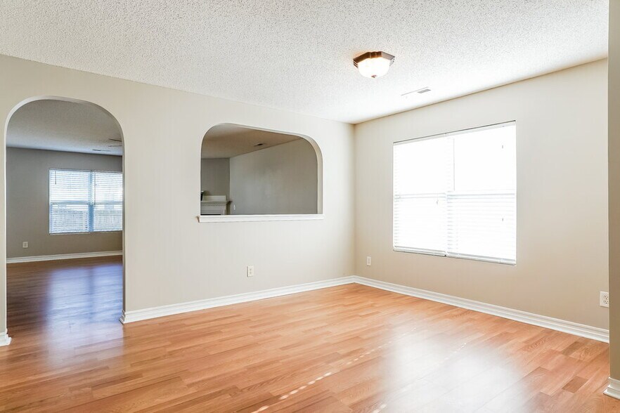 Building Photo - 3012 Van Dorn Rd