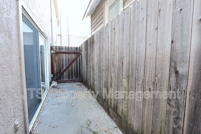 Building Photo - 2722 26th St