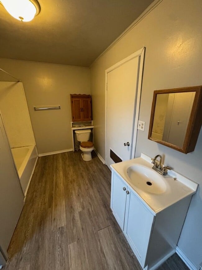 Building Photo - 1713 Hoagland Ave