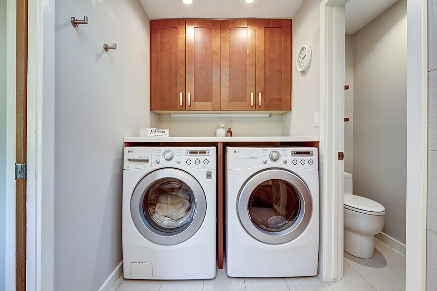 Building Photo - 8326 Ridpath Dr