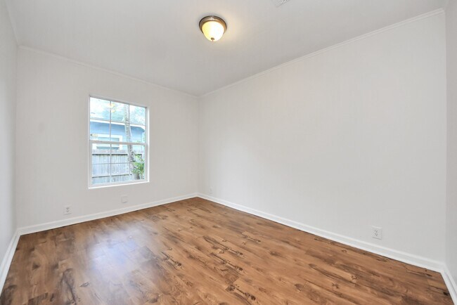 Building Photo - 6526 Carver Rd