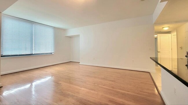 Building Photo - 2451 Midtown Ave