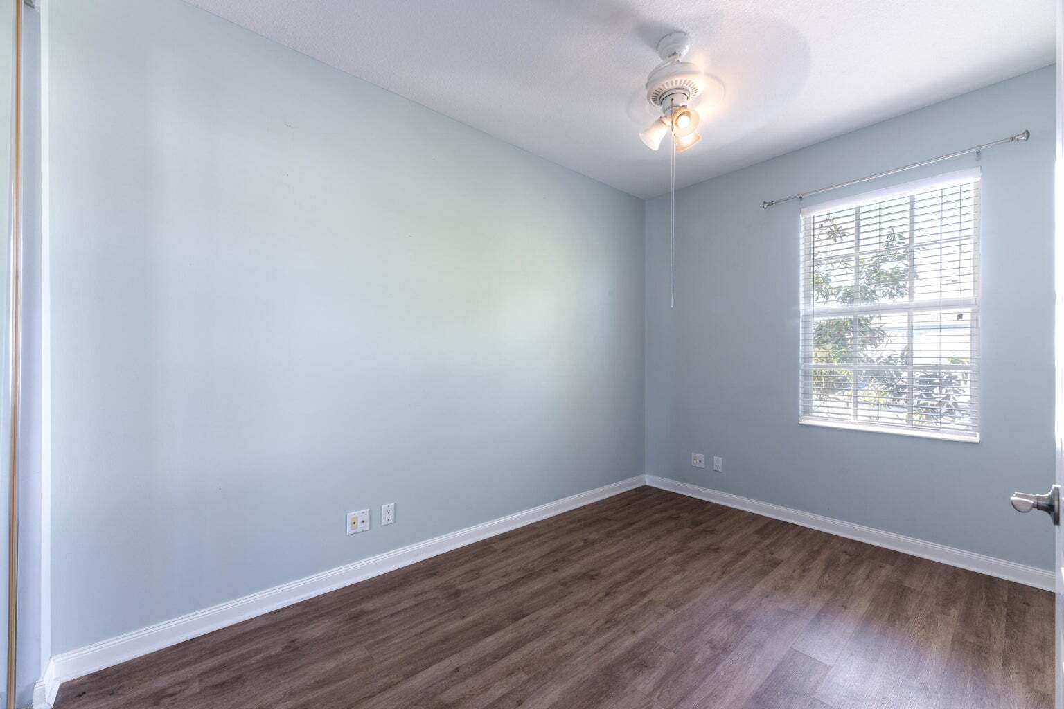 Building Photo - 340 Jacaranda Dr