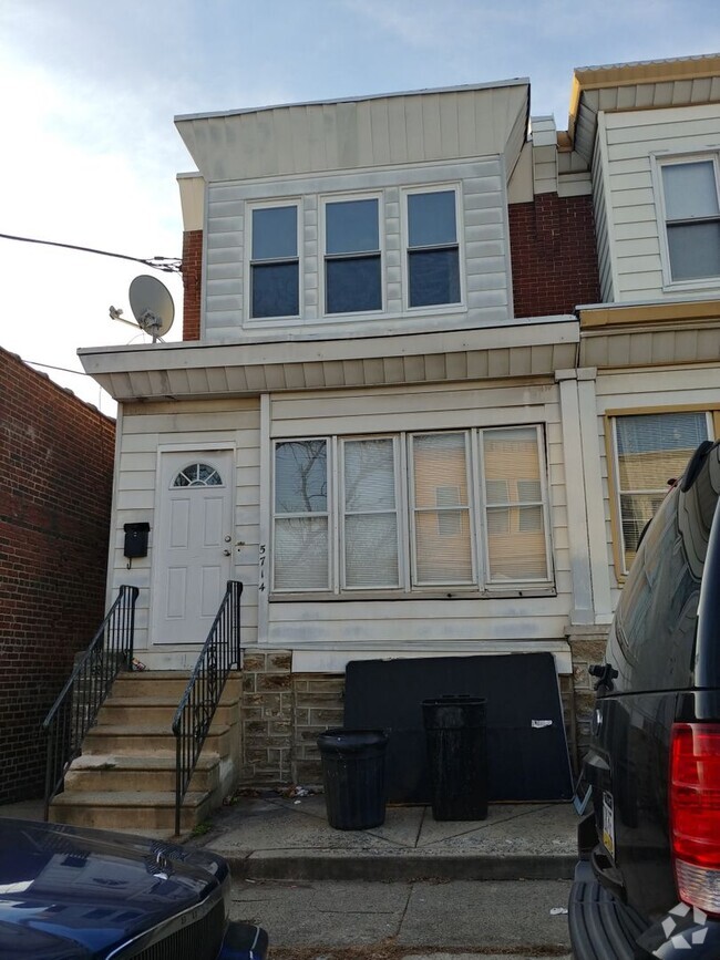 Building Photo - Modern & Comfortable Lawncrest home-North ...