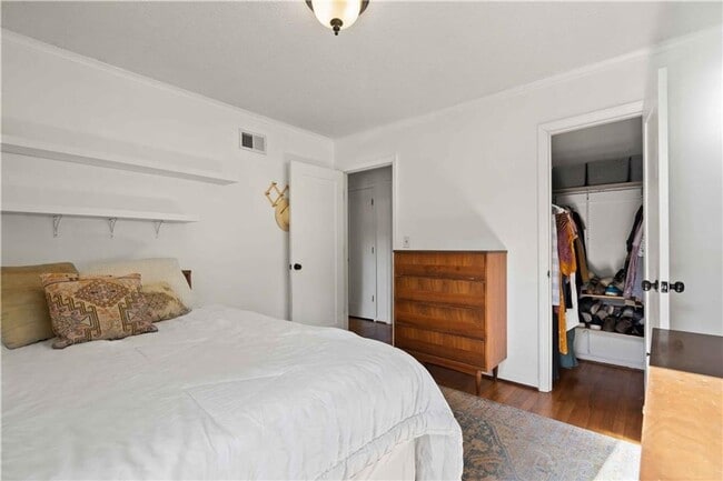 Building Photo - Charming Prairie Village Ranch + Designer ...