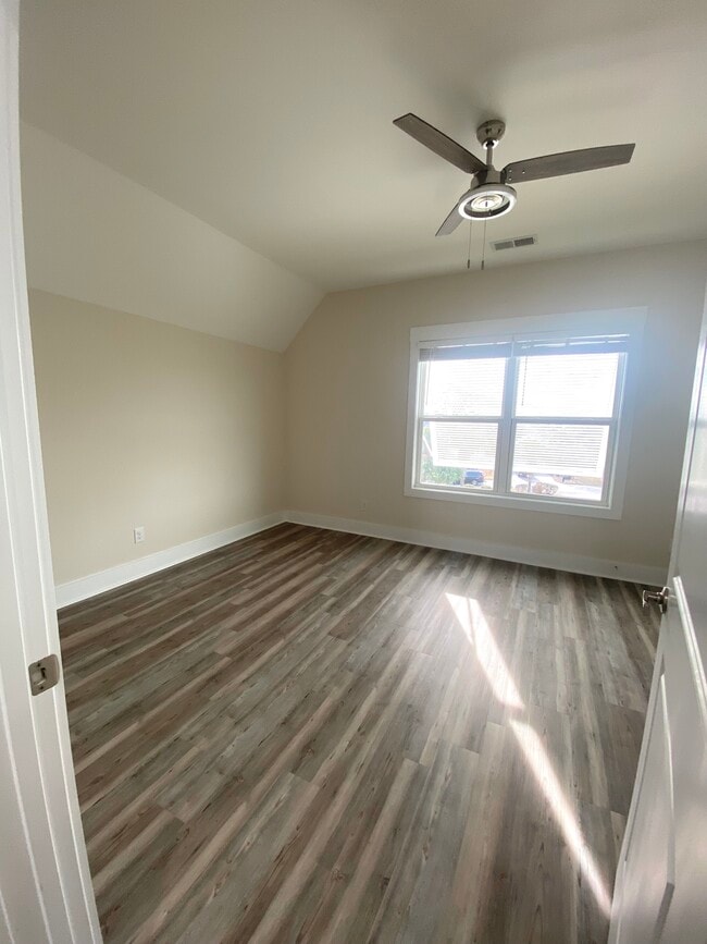 Building Photo - 137 Marblehead Dr