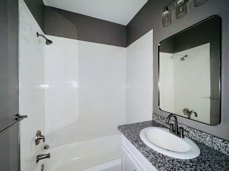 Building Photo - 860 France St