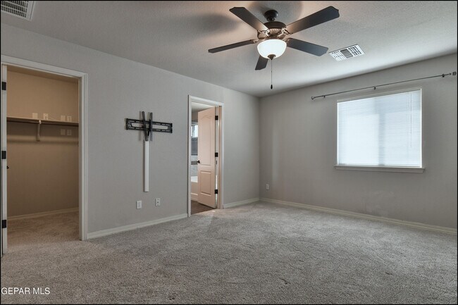 Building Photo - 7528 Wolf Creek Dr