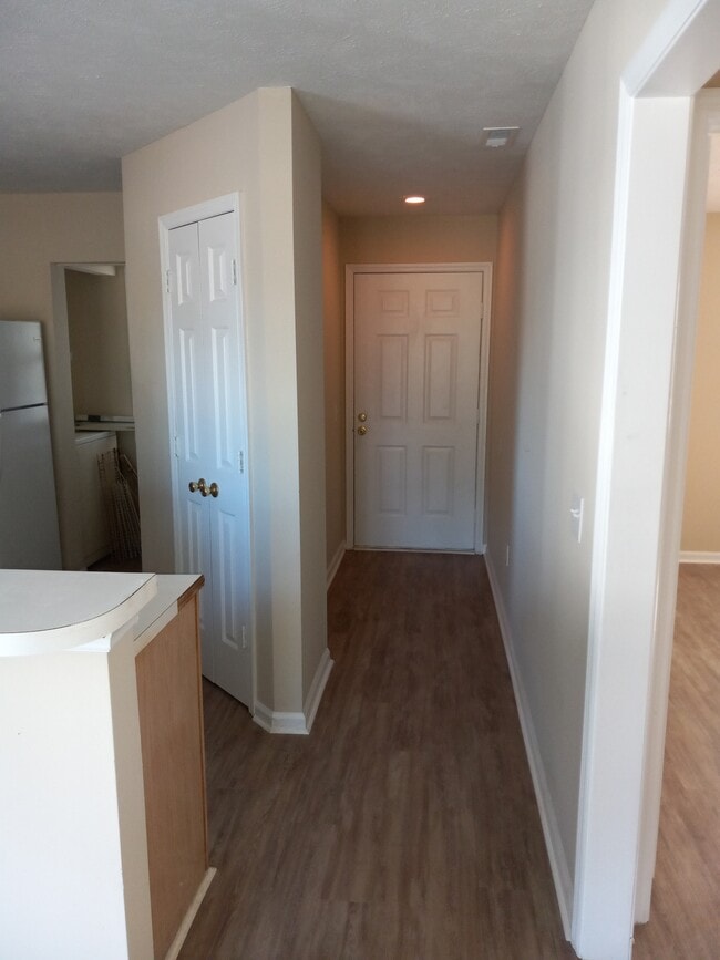 Building Photo - 589 Blue River Ct