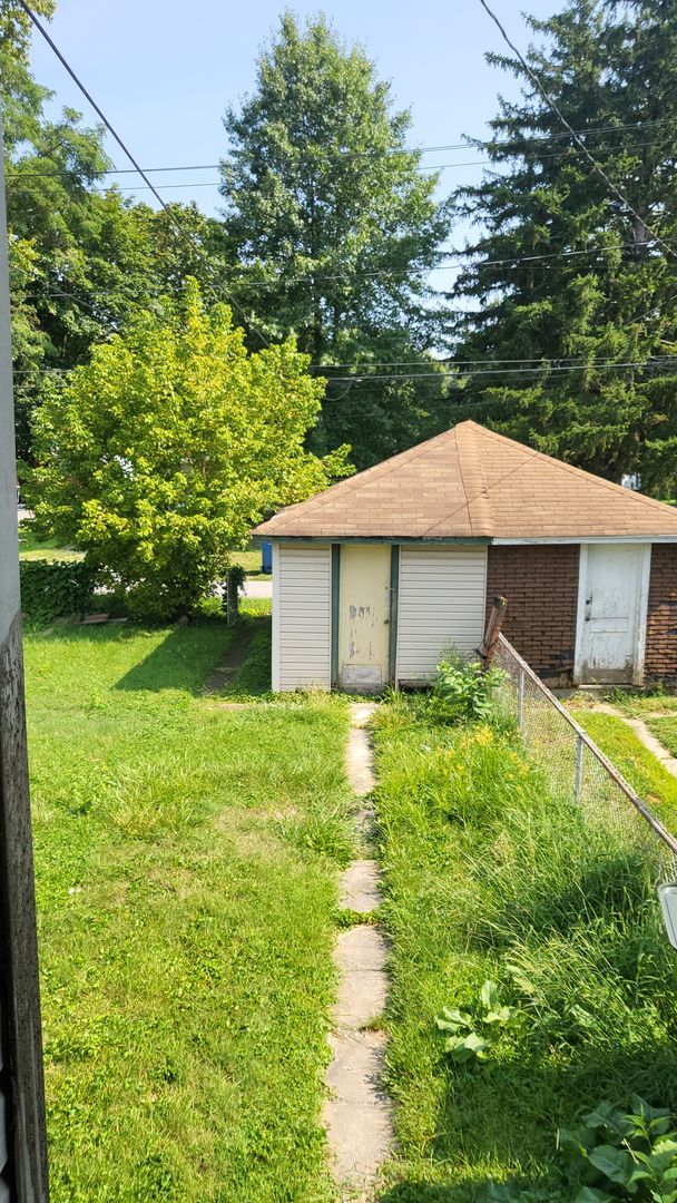 Building Photo - 496 Eshelman St