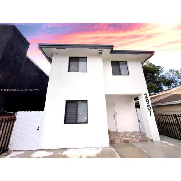 Primary Photo - 2957 NW 45th St