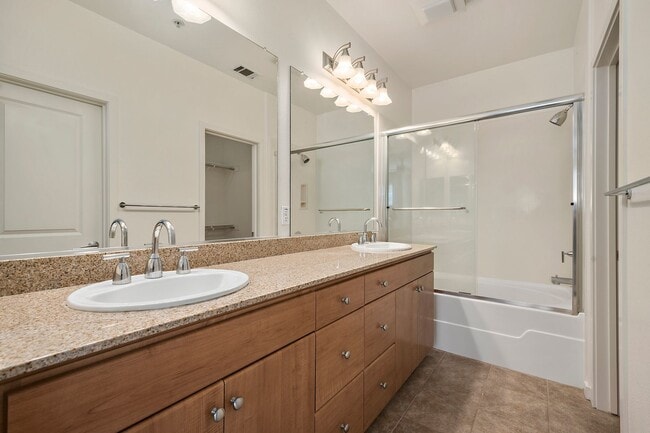 Building Photo - Luxury 2 Bedroom, 2.5 Bath Townhome Near D...