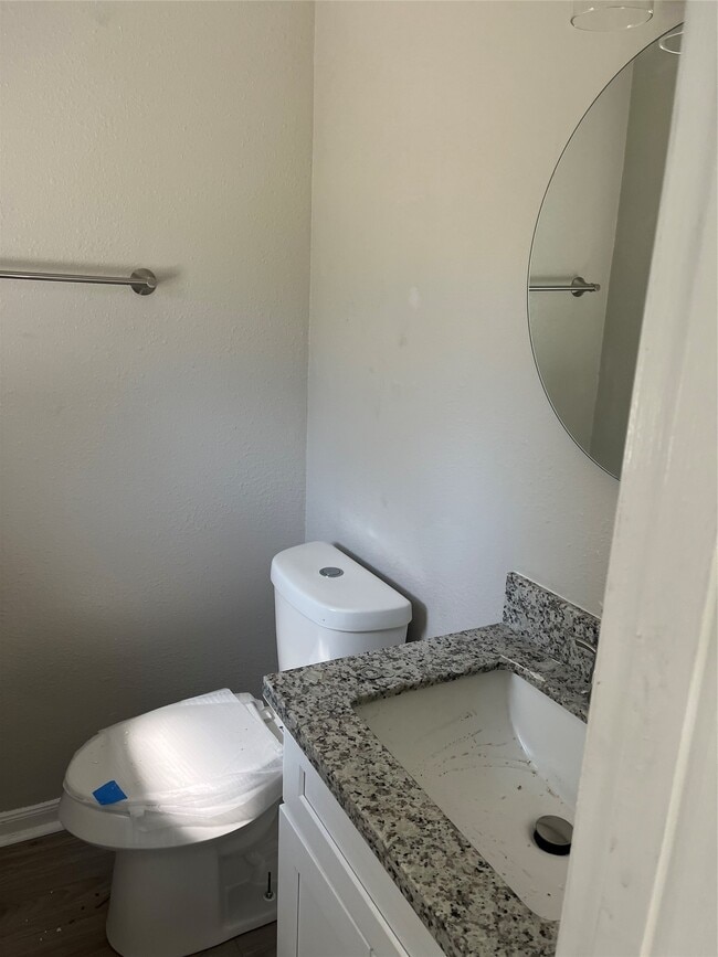 Building Photo - 402 Thompson Dr