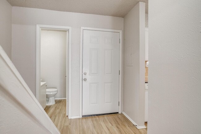 Building Photo - Cozy Apartment in a Great Location!