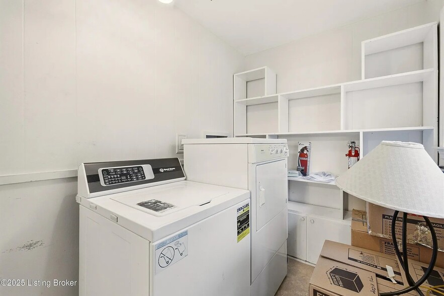 Building Photo - 415 N Hite Ave