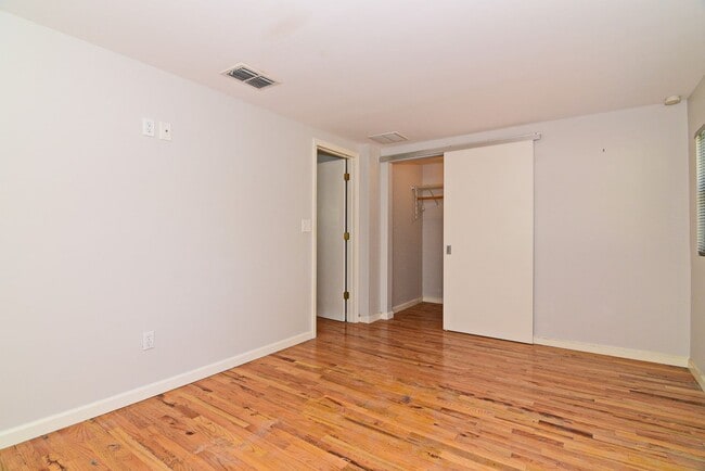 Building Photo - 1319 Francis Ave