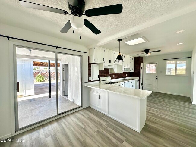 Building Photo - 4981 Winthrop Dr