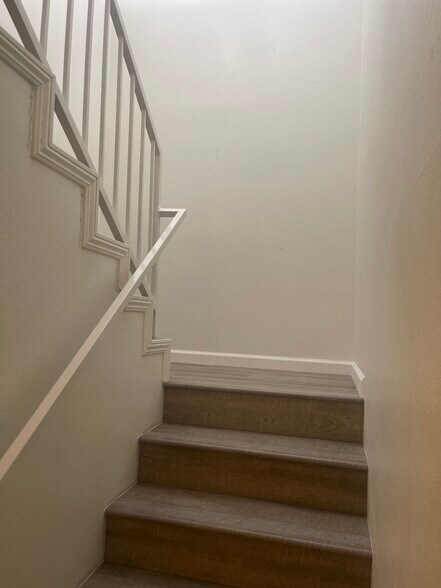 Building Photo - 215 W Lemon Ave