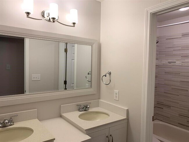 Building Photo - 2154 Chartley Pl