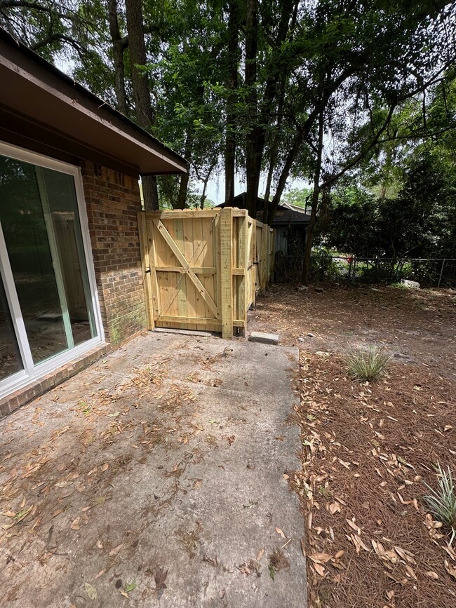Building Photo - 1424 Whitfield Park Cir