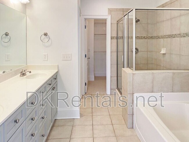 Building Photo - 2838 Crescent Park Ln