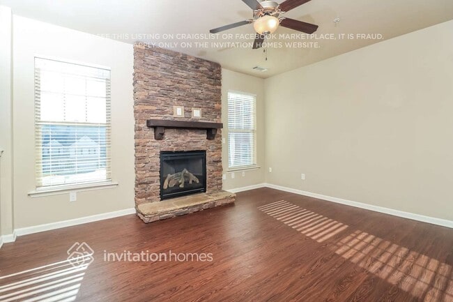 Building Photo - 1700 Summit Village Ln