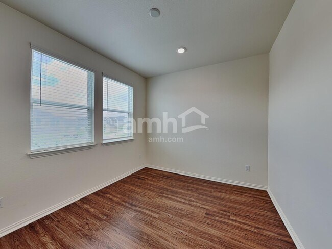 Building Photo - 2734 Lillybrook Ln