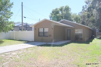 Building Photo - Updated 3 bed 2 bath Close to downtown