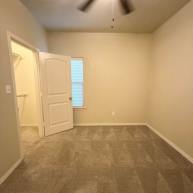 Building Photo - 1215 Preston Trails