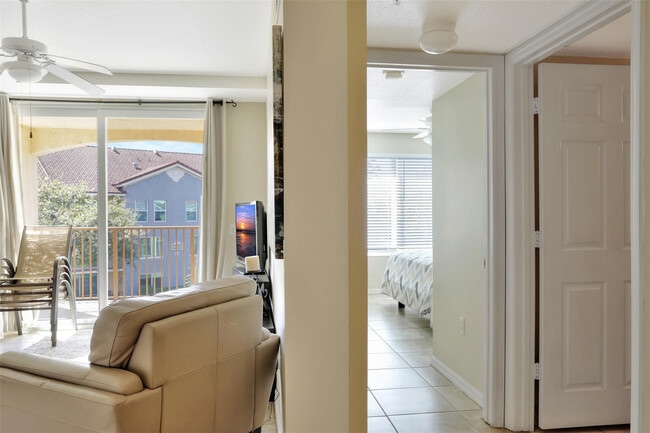 Building Photo - 723 Villa Cir