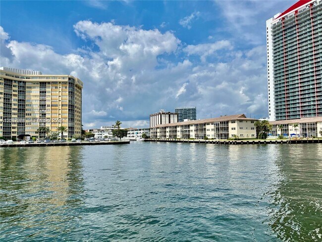 Building Photo - 1849 S Ocean Dr