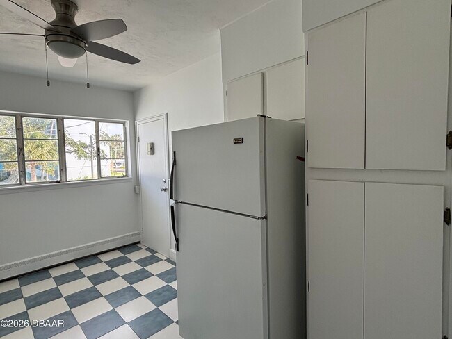 Building Photo - 500 S Beach St