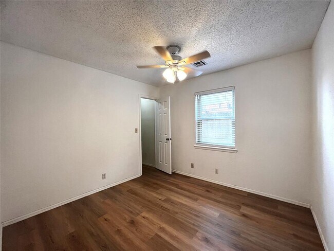 Building Photo - 1024 S Highland Dr