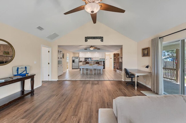 Building Photo - 2388 Lakeshore Dr